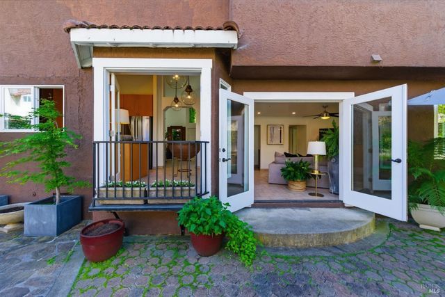 2442 wine country Ave, Napa, CA 94558