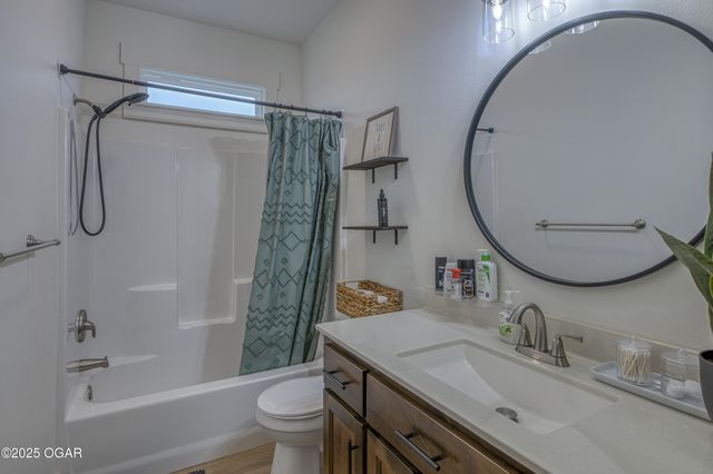 1013 Stadium Drive, Webb City, MO 64870