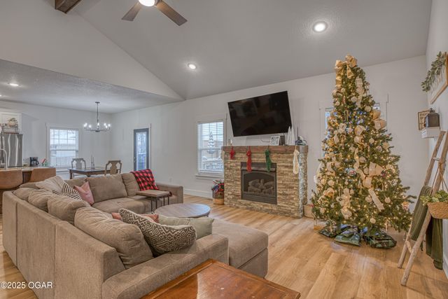 1013 Stadium Drive, Webb City, MO 64870