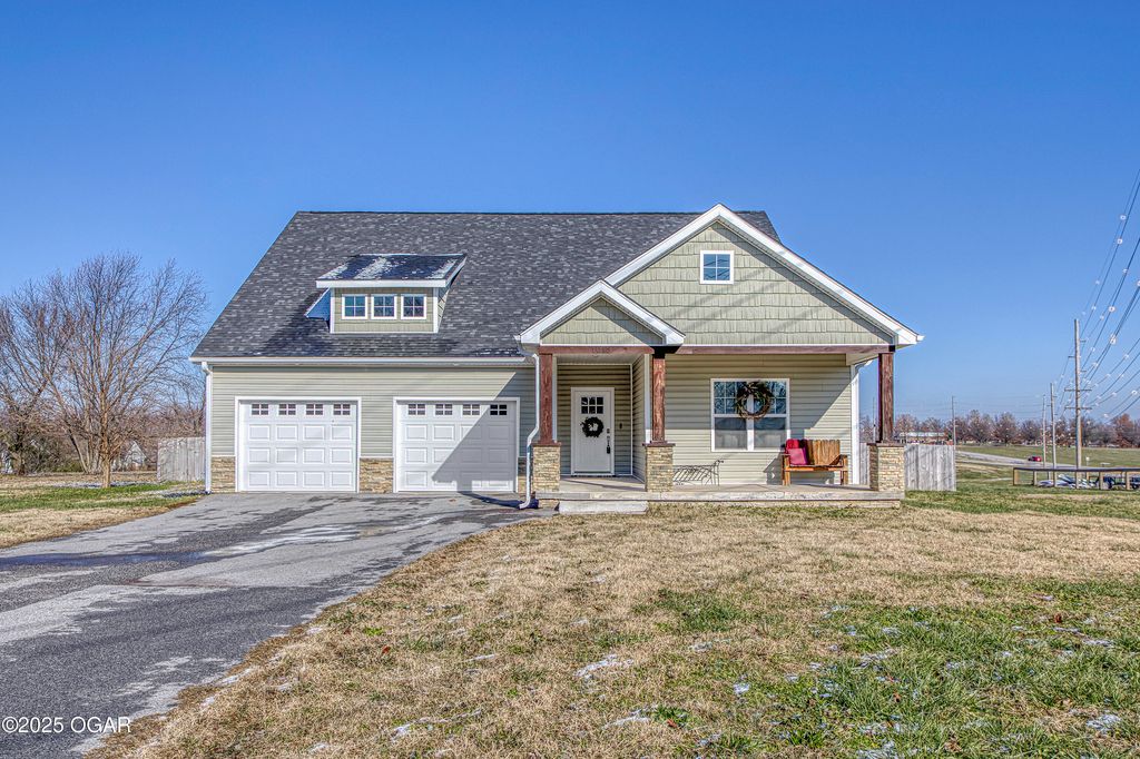 1013 Stadium Drive, Webb City, MO 64870