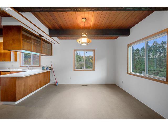 604 THORTON OAR Ln, Reedsport, OR 97467