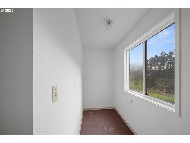 604 THORTON OAR Ln, Reedsport, OR 97467