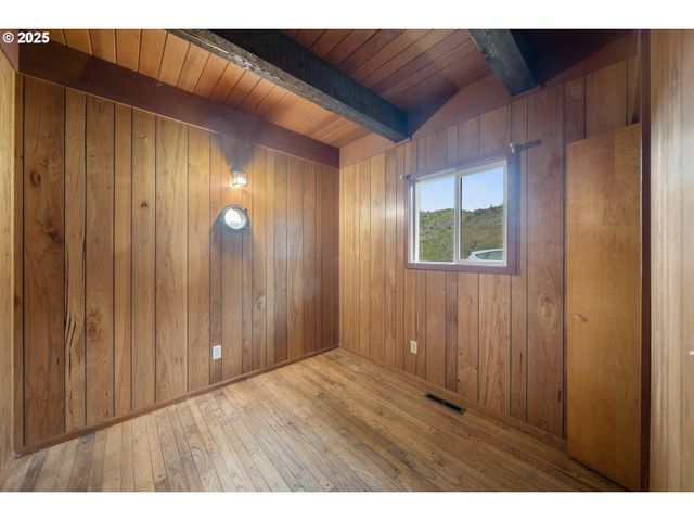 604 THORTON OAR Ln, Reedsport, OR 97467