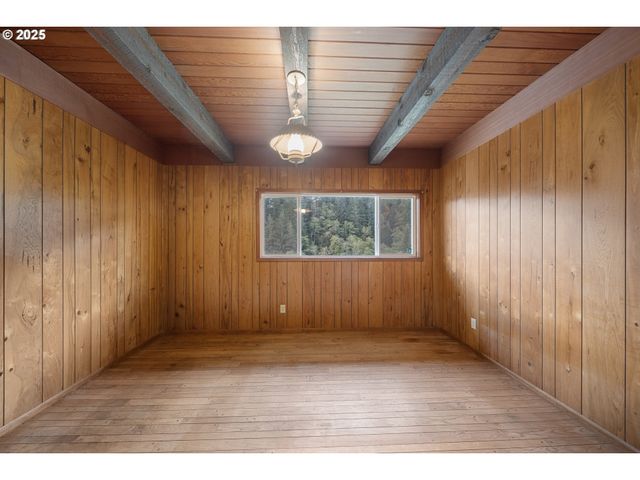 604 THORTON OAR Ln, Reedsport, OR 97467