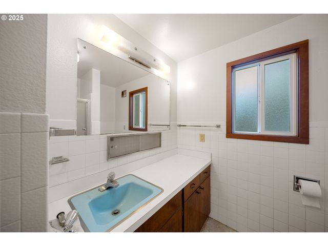 604 THORTON OAR Ln, Reedsport, OR 97467