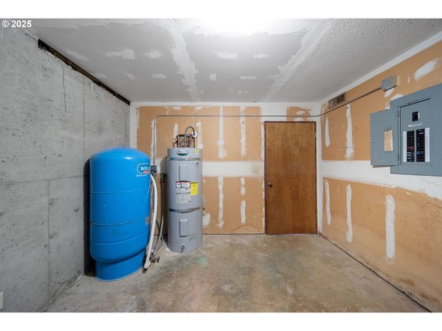 604 THORTON OAR Ln, Reedsport, OR 97467