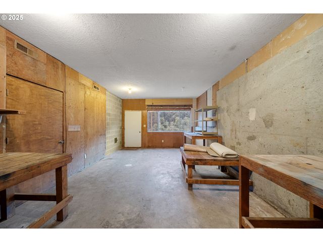 604 THORTON OAR Ln, Reedsport, OR 97467