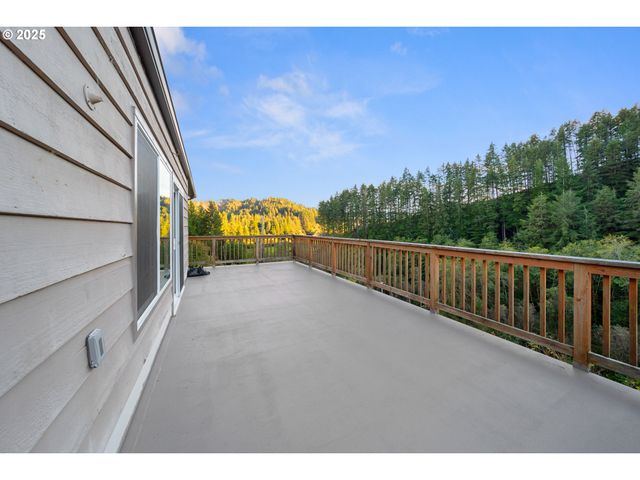 604 THORTON OAR Ln, Reedsport, OR 97467