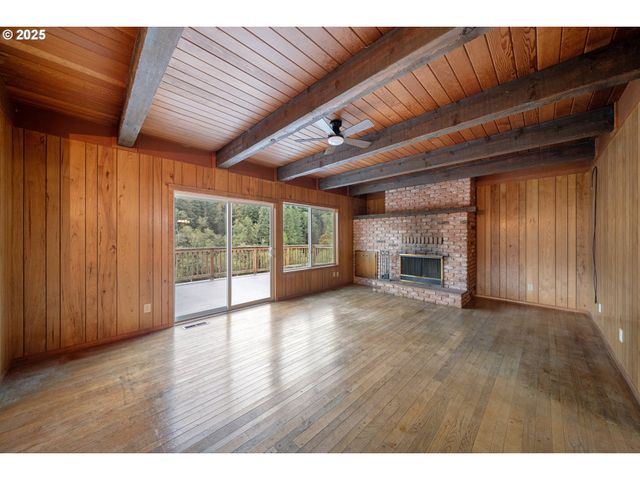 604 THORTON OAR Ln, Reedsport, OR 97467