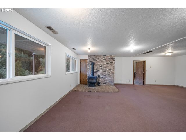 604 THORTON OAR Ln, Reedsport, OR 97467