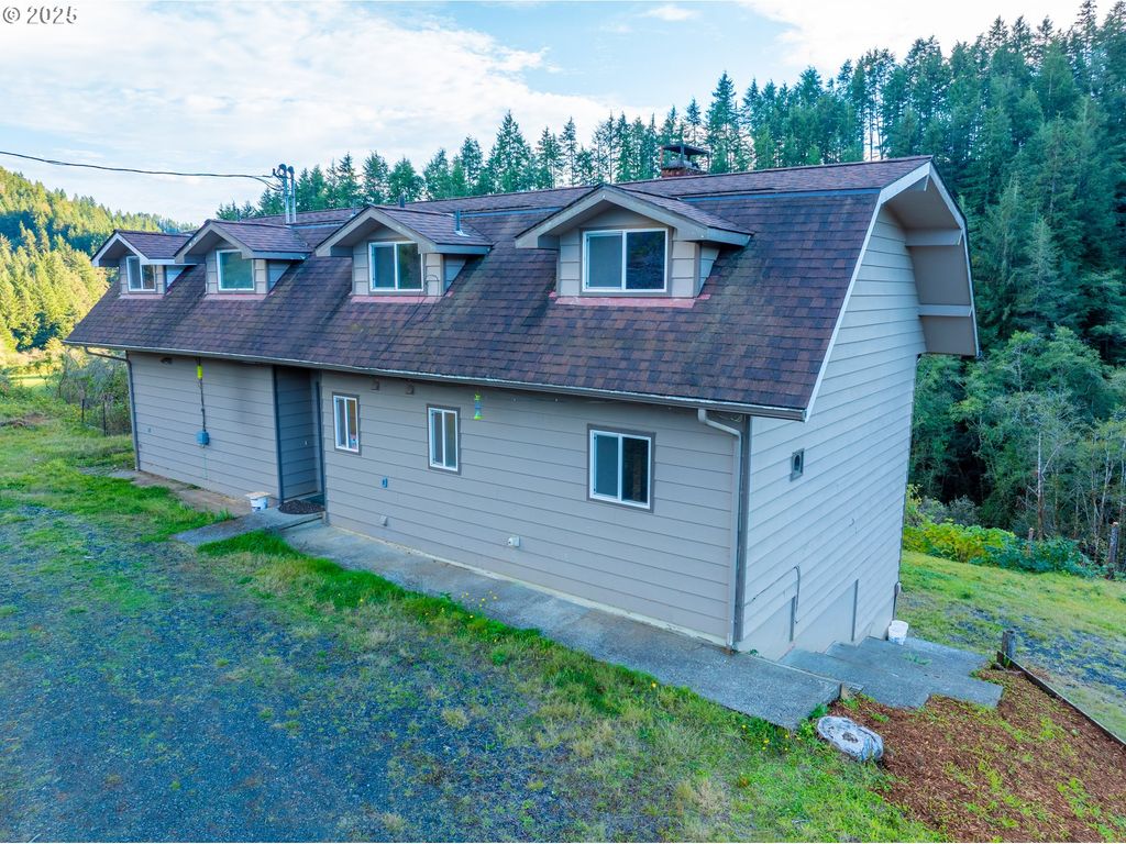 604 THORTON OAR Ln, Reedsport, OR 97467
