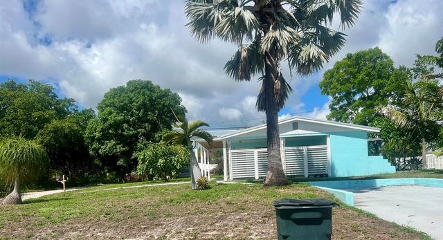 1395 NE Flora Place, Jensen Beach, FL 34957