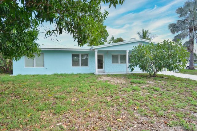 1395 NE Flora Place, Jensen Beach, FL 34957