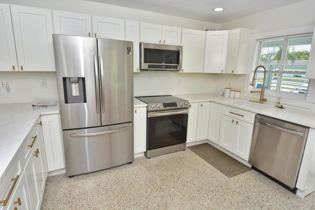 1395 NE Flora Place, Jensen Beach, FL 34957