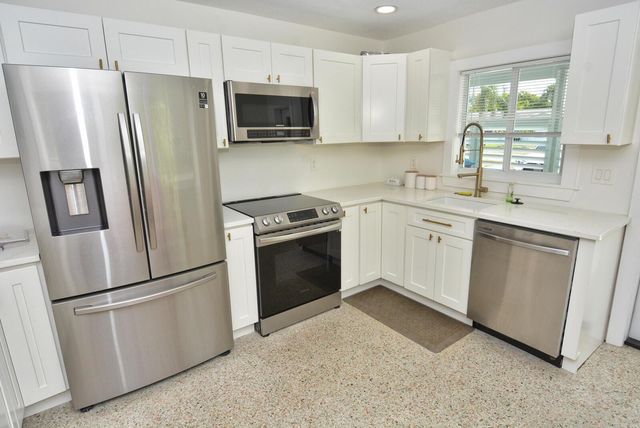 1395 NE Flora Place, Jensen Beach, FL 34957