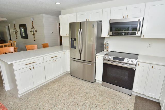1395 NE Flora Place, Jensen Beach, FL 34957