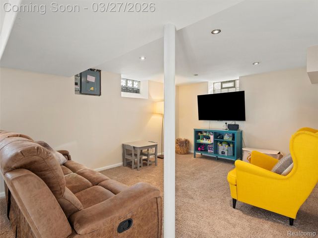 2100 N Wilson Avenue, Royal Oak Charter Township, MI 48073