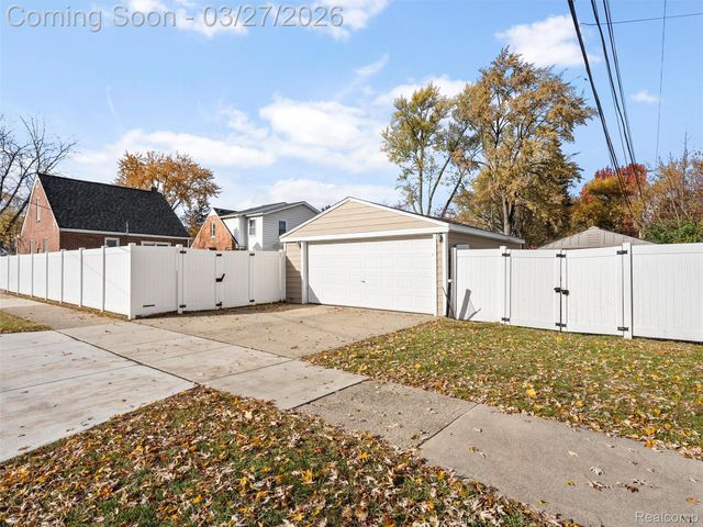 2100 N Wilson Avenue, Royal Oak Charter Township, MI 48073