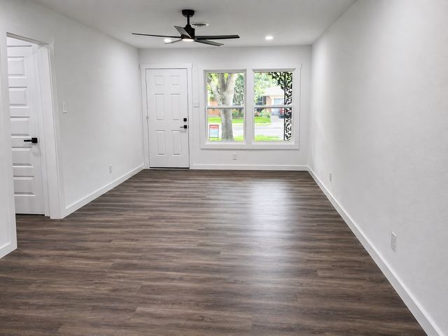 3217 Santa Teresa Avenue, Dallas, TX 75228