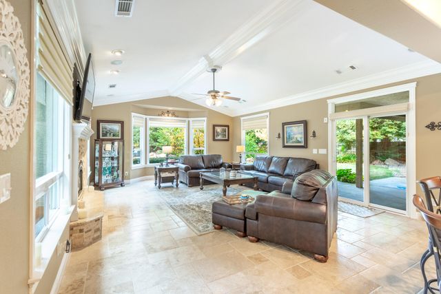 4836 St Charles Drive, Redding, CA 96002