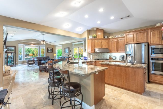 4836 St Charles Drive, Redding, CA 96002