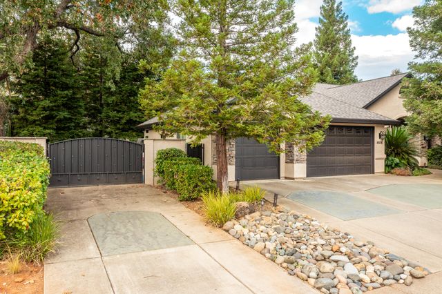 4836 St Charles Drive, Redding, CA 96002