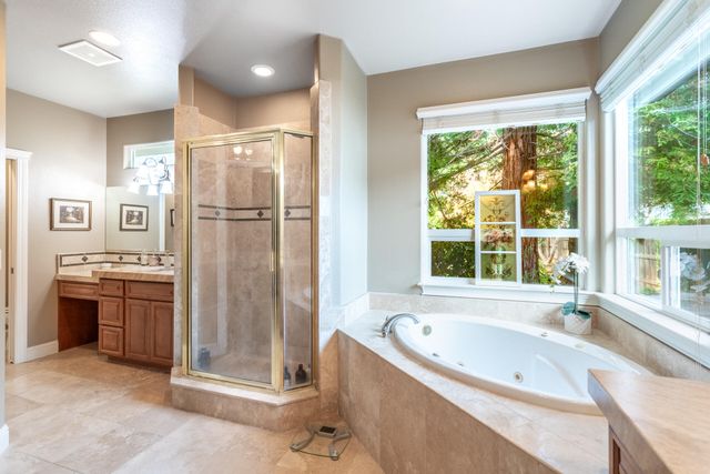 4836 St Charles Drive, Redding, CA 96002