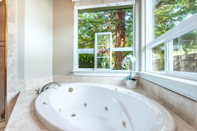 4836 St Charles Drive, Redding, CA 96002