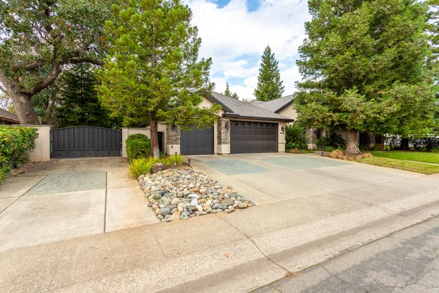 4836 St Charles Drive, Redding, CA 96002
