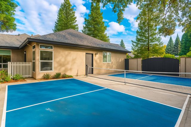 4836 St Charles Drive, Redding, CA 96002