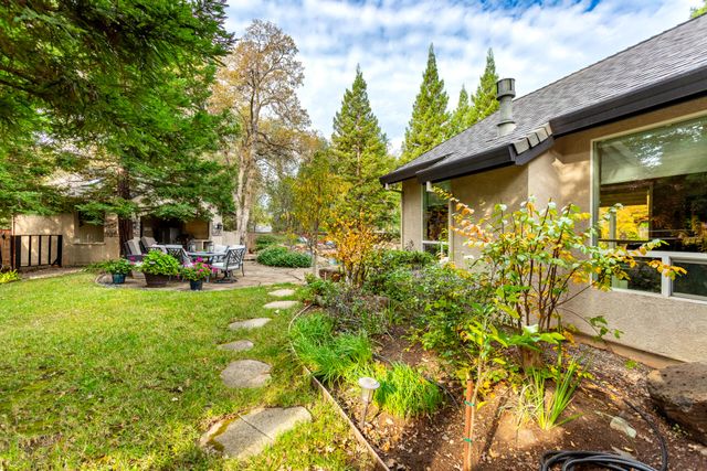 4836 St Charles Drive, Redding, CA 96002