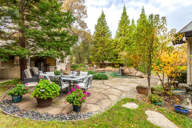 4836 St Charles Drive, Redding, CA 96002