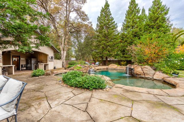 4836 St Charles Drive, Redding, CA 96002