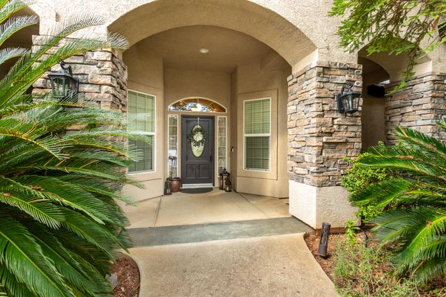 4836 St Charles Drive, Redding, CA 96002