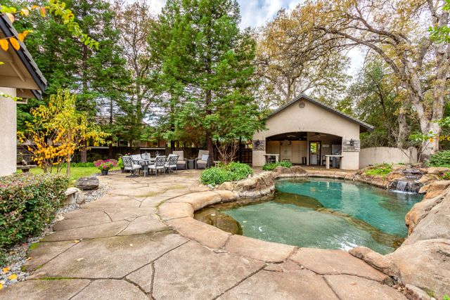 4836 St Charles Drive, Redding, CA 96002