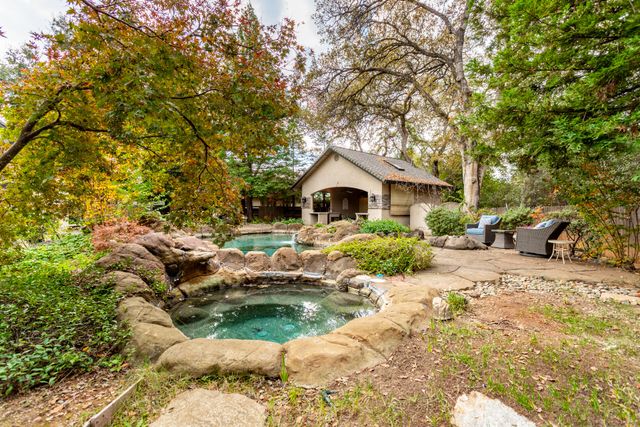 4836 St Charles Drive, Redding, CA 96002