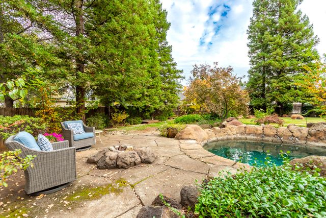 4836 St Charles Drive, Redding, CA 96002