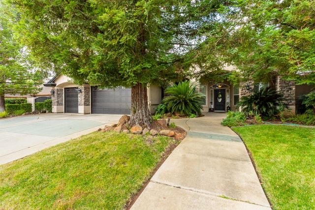 4836 St Charles Drive, Redding, CA 96002