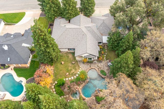 4836 St Charles Drive, Redding, CA 96002