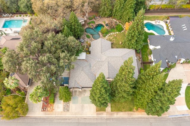 4836 St Charles Drive, Redding, CA 96002