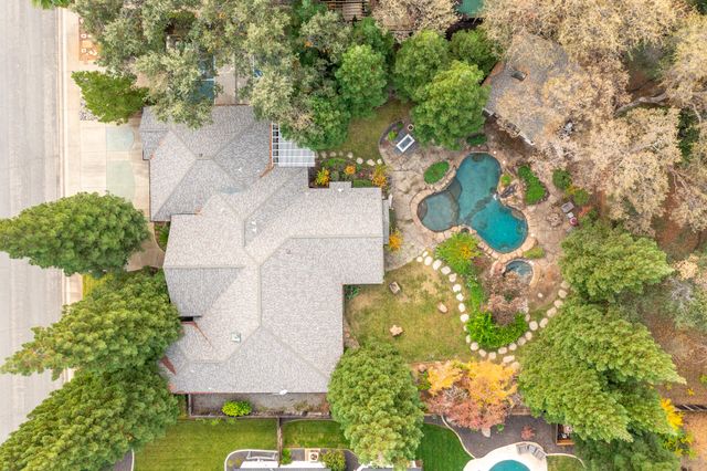 4836 St Charles Drive, Redding, CA 96002