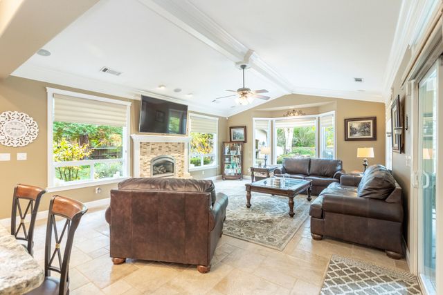 4836 St Charles Drive, Redding, CA 96002