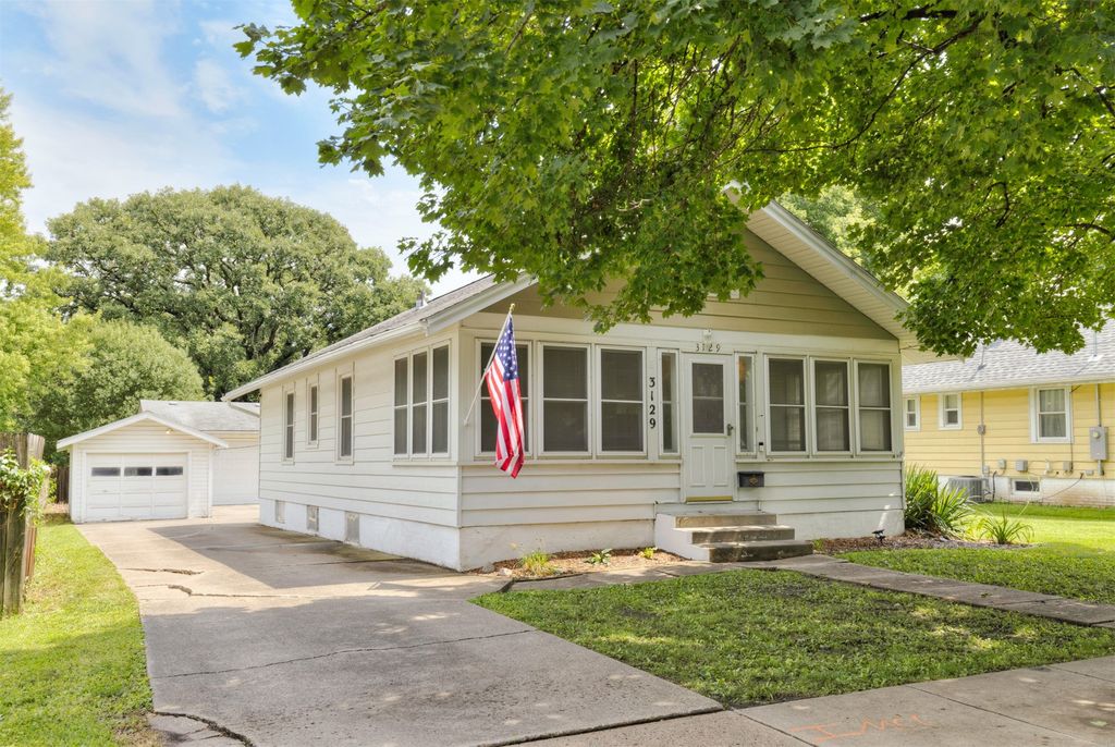 3129 SW 12th Street, Des Moines, IA 50315