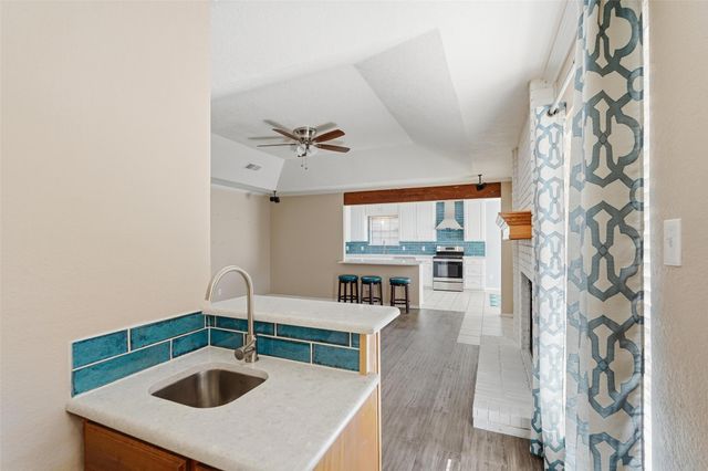 5240 Hill Ridge Drive, Fort Worth, TX 76135