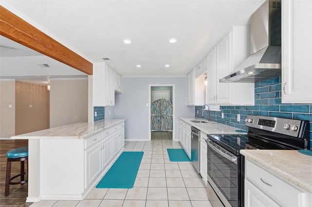 5240 Hill Ridge Drive, Fort Worth, TX 76135