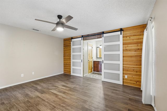 5240 Hill Ridge Drive, Fort Worth, TX 76135