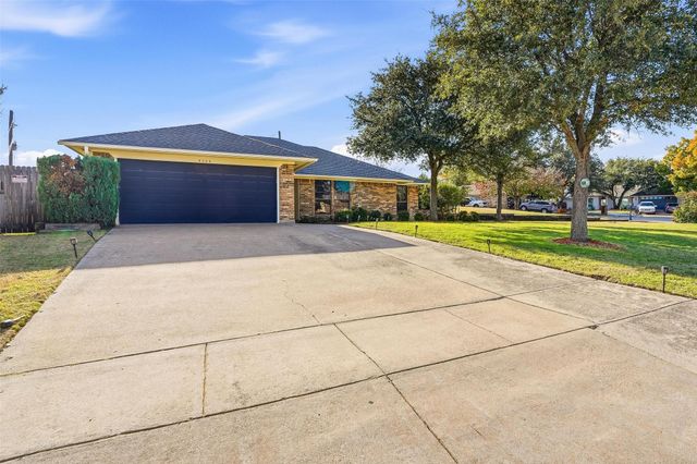 5240 Hill Ridge Drive, Fort Worth, TX 76135