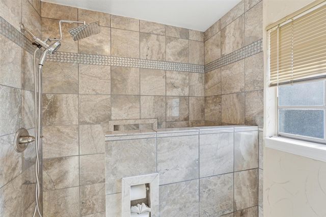 5240 Hill Ridge Drive, Fort Worth, TX 76135