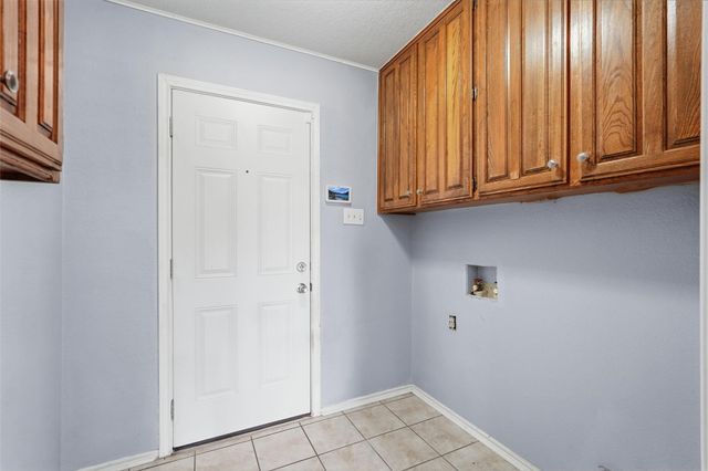 5240 Hill Ridge Drive, Fort Worth, TX 76135