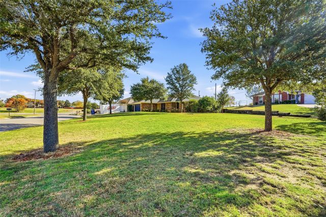 5240 Hill Ridge Drive, Fort Worth, TX 76135